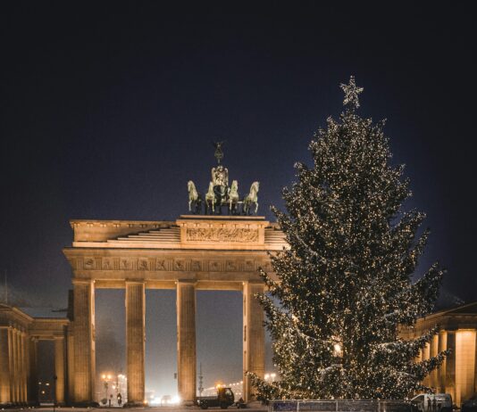 Künstlicher Weihnachtsbaum Wie Echt: Der Perfekte Festtagszauber